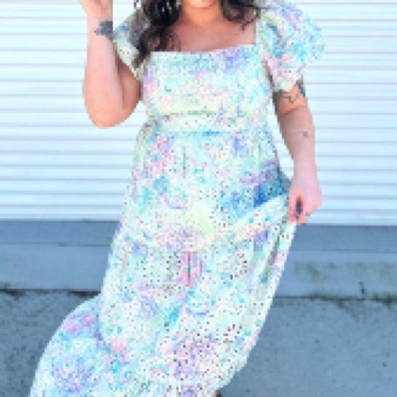 Gorgeous dress with ruching in the back - Picture 1 of 6